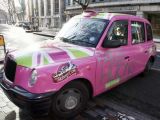 Pink taxi especially ordered for Paris Hilton’s arrival in the UK