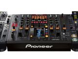 Pioneer CDJ-2000NXS DJ Controllers