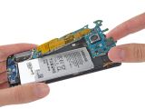 Removing the camera module from the Samsung Galaxy S6 Edge