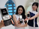 SCH-M470 presented by Samsung's girls