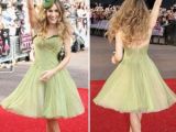 Sarah Jessica Parker showes off her bizarre head gear on the red carpet in London