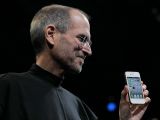 Steve Jobs holding the iPhone 4