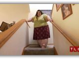Amber tries to navigate the stairs in her home in My 600-lb Life trailer