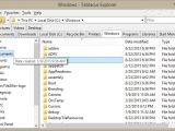 Tablacus Explorer is able to reveal files and folders in a tree-like display.