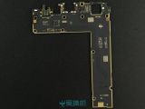L-shaped motherboard on the Vivo X5 Max