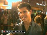 Taylor Lautner says Rob Pattinson’s abs are real