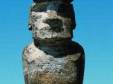 Moai with pukao