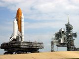 The Crawler-transporter, carrying the Discovery space shuttle, travels the ramp to Launch Pad 39B