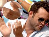 Vince Vaughn has one weirdly shaped thumb