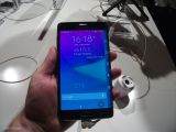 Samsung Galaxy Note Edge frontal view