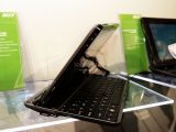 Acer Iconia Tab W500/W501 netbook/tablet hybrid - Side view