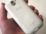 White HTC Desire and Silver Wildfire