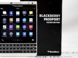 BlackBerry Passport Silver Edition - Closeup