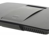 Linksys EA6300 side view