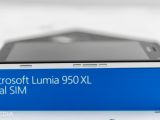 Microsoft Lumia 950 XL volume, lock, and camera butons