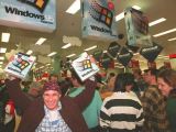 People in line at Microsoft store to buy Windows 95