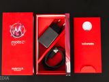 Motorola Z2 Play what's in the box