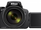 Nikon COOLPIX P900 front view & LCD monitor