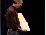 Jobs pulling out the MacBook Air from a postal envelope on stage