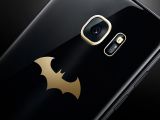Batman logo on the back of Samsung Galaxy S7 Edge Injustice Edition