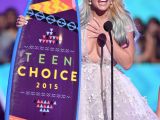 Britney Spears is honored with the Candie's Style Icon Award at the Teen Choice 2015